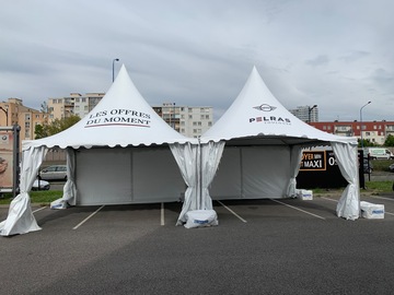 Installation de tentes cottage garden à Toulouse pour la concession BMW Pelras